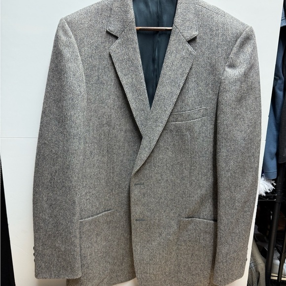 Elegant Men's Herringbone Wool Gray Blazer - Picture 1 of 4